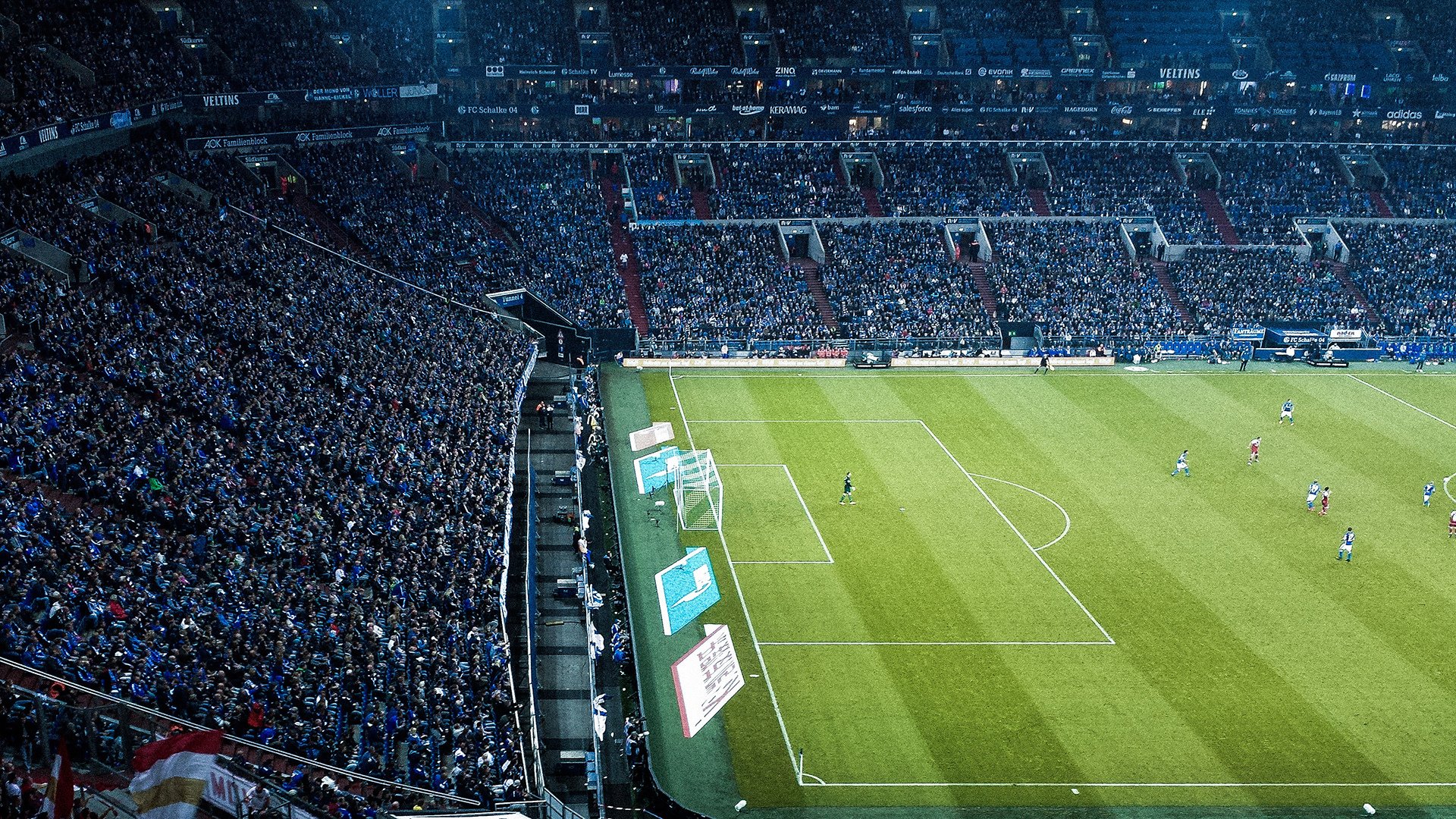 慢跑+捡垃圾环保赛 “Plogging”活动将路面垃圾装进奖牌袋