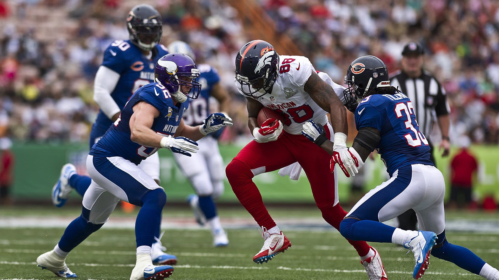 攀冰公开赛冰瀑难度升级 顶级选手轮番挑战